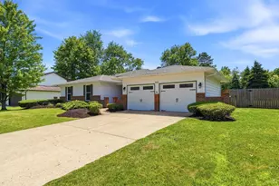 945 Matterhorn Dr, Reynoldsburg, OH 43068 - Photo 2