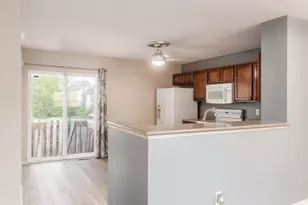 952 Hartford Village Blvd, Columbus, OH 43228 - Photo 8