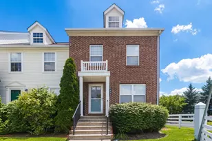 952 Hartford Village Blvd, Columbus, OH 43228 - Photo 1