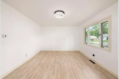 3849 Laguna Drive, Columbus, OH 43232 - Photo 8
