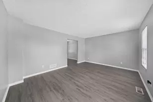 2392 Minerva Park Pl, Columbus, OH 43229 - Photo 12