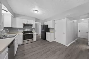 2392 Minerva Park Pl, Columbus, OH 43229 - Photo 10