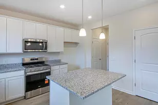 333 Honeysuckle St, South Bloomfield, OH 43103 - Photo 4