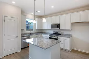 333 Honeysuckle St, South Bloomfield, OH 43103 - Photo 2