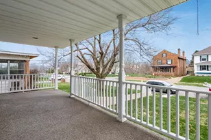 958 Forest Ave, Zanesville, OH 43701 - Photo 2