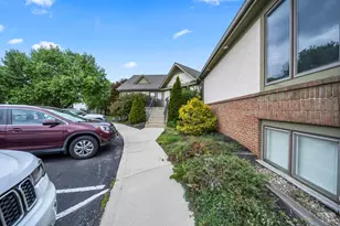 3250 W Henderson Rd, Columbus, OH 43220 - Photo 6