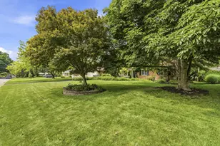 3795 Surrey Hill Pl, Upper Arlington, OH 43220 - Photo 4