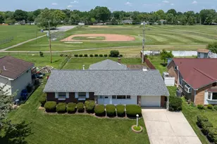 1406 Fahlander Dr N, Columbus, OH 43229 - Photo 2