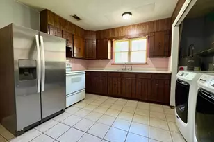 871 Baird St, Logan, OH 43138 - Photo 2