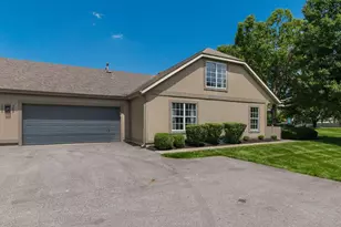 369 Windemere Cir, Westerville, OH 43082 - Photo 2