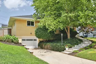 7682 Broadwyn Dr, Reynoldsburg, OH 43068 - Photo 2