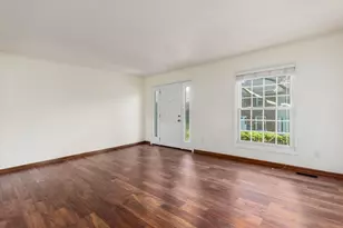 619 Dlyn St, Columbus, OH 43228 - Photo 2