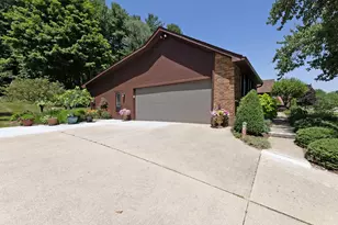 1588 Royal Oak Dr, Mansfield, OH 44906 - Photo 8