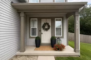 342 Shawnee Loop S, Pataskala, OH 43062 - Photo 2