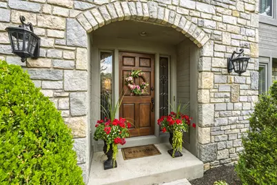6235 Inverurie Drive W, Dublin, OH 43017 - Photo 2