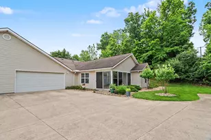 2357 Deerfield Ln, Ontario, OH 44906 - Photo 2