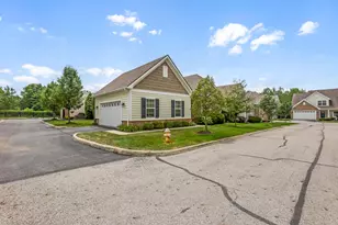 4562 Newport Loop E, Grove City, OH 43123 - Photo 2