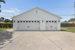 387 Maple Dr, Columbus, OH 43228 - Photo 32