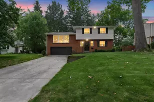 945 Kendale Rd S, Columbus, OH 43220 - Photo 1