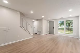660 Cherry Hollow Rd, Columbus, OH 43228 - Photo 4