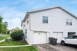 660 Cherry Hollow Rd, Columbus, OH 43228 - Photo 36