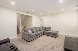 3832 Emmons Ave, Columbus, OH 43219 - Photo 20