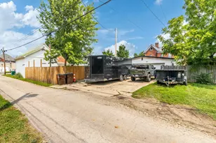 311 E Main St, Circleville, OH 43113 - Photo 8