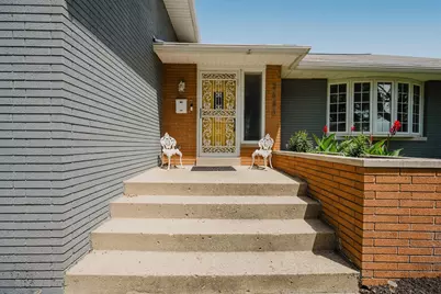 2680 Mitzi Drive, Columbus, OH 43209 - Photo 2