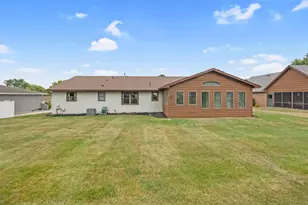 110 N Heatherhill Dr, Bellefontaine, OH 43311 - Photo 38