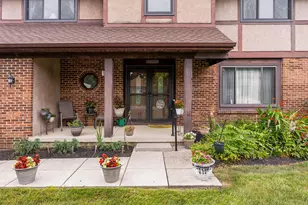 10233 N Crosset Hill Dr, Pickerington, OH 43147 - Photo 2