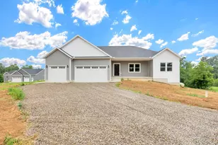 621 Trapp Ln, Hopewell, OH 43746 - Photo 2