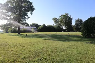 1066 Spring Lake Ave, Washington Court House, OH 43160 - Photo 1