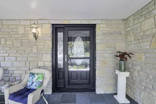 7582 Deer Creek Dr, Columbus, OH 43085 - Photo 6