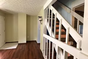 2295 Laurelwood Dr, Columbus, OH 43229 - Photo 4