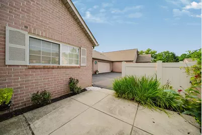 4075 Chennin Drive #9, Columbus, OH 43230 - Photo 2