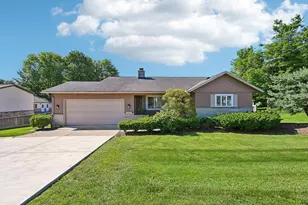 335 W Coshocton St, Johnstown, OH 43031 - Photo 1