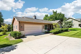 335 W Coshocton St, Johnstown, OH 43031 - Photo 2