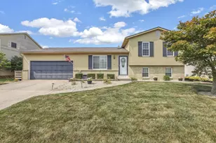 2334 Park Ridge Dr, Grove City, OH 43123 - Photo 2