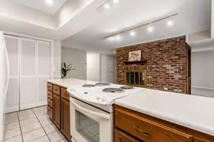 911 Manor Ln, Columbus, OH 43221 - Photo 16