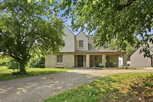 399 N Nelson Rd, Columbus, OH 43219 - Photo 2