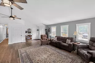703 Daffodil Dr, Howard, OH 43028 - Photo 4
