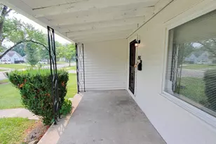 1911 Brentnell Ave, Columbus, OH 43219 - Photo 2