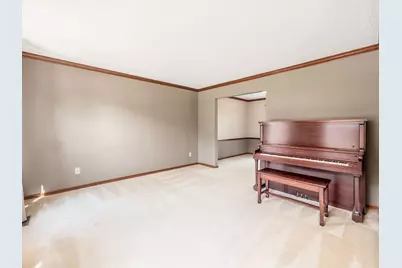 316 Brownsfell Drive, Columbus, OH 43235 - Photo 6