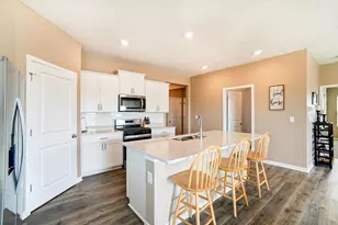 734 Leslie Dr, Plain City, OH 43064 - Photo 4