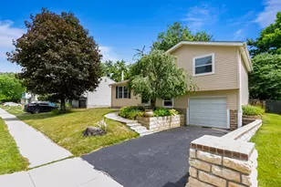 8947 Stillwater Dr, Galloway, OH 43119 - Photo 2