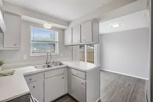 2818 Avati Dr, Columbus, OH 43207 - Photo 10