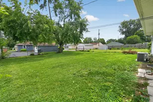 858 W Stephen Dr W, Columbus, OH 43204 - Photo 12