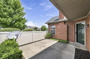 2227 Ravine Woods Dr, Grove City, OH 43123 - Photo 4