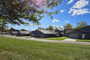 704 Olde Creek Dr, Newark, OH 43055 - Photo 2