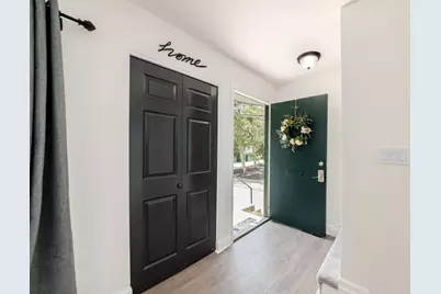 1046 Merrimar Circle N #A, Columbus, OH 43220 - Photo 4